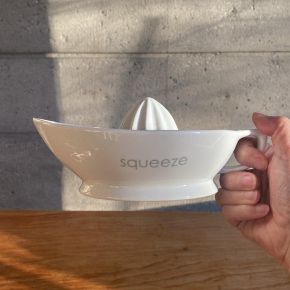 Citrus Juicer in White - Picture 2 of 4